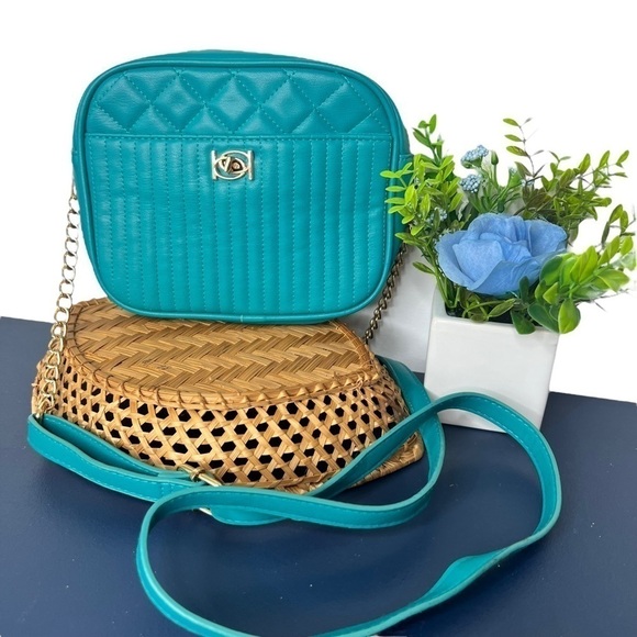 Bebe Hazel Blue Teal Multi Quilt Camera Gold Chain Crossbody Bag Purse - Picture 1 of 16